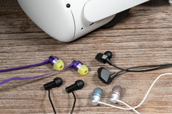 Meta Quest 2と相性抜群のイヤホンを探せ！ VRリズムゲームや楽曲で