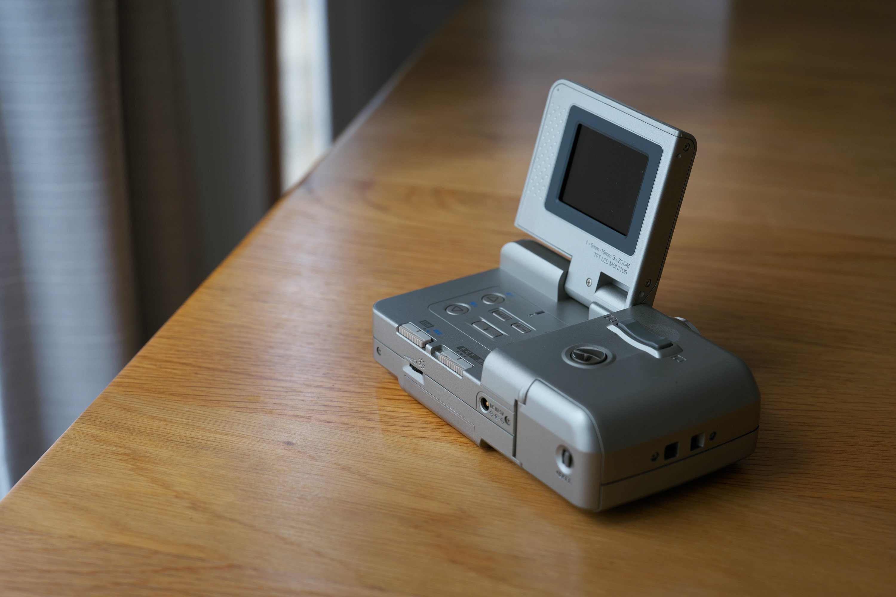 オールドデジカメ思い出話 その1 RICOH DC-3Z｜ちいさな島