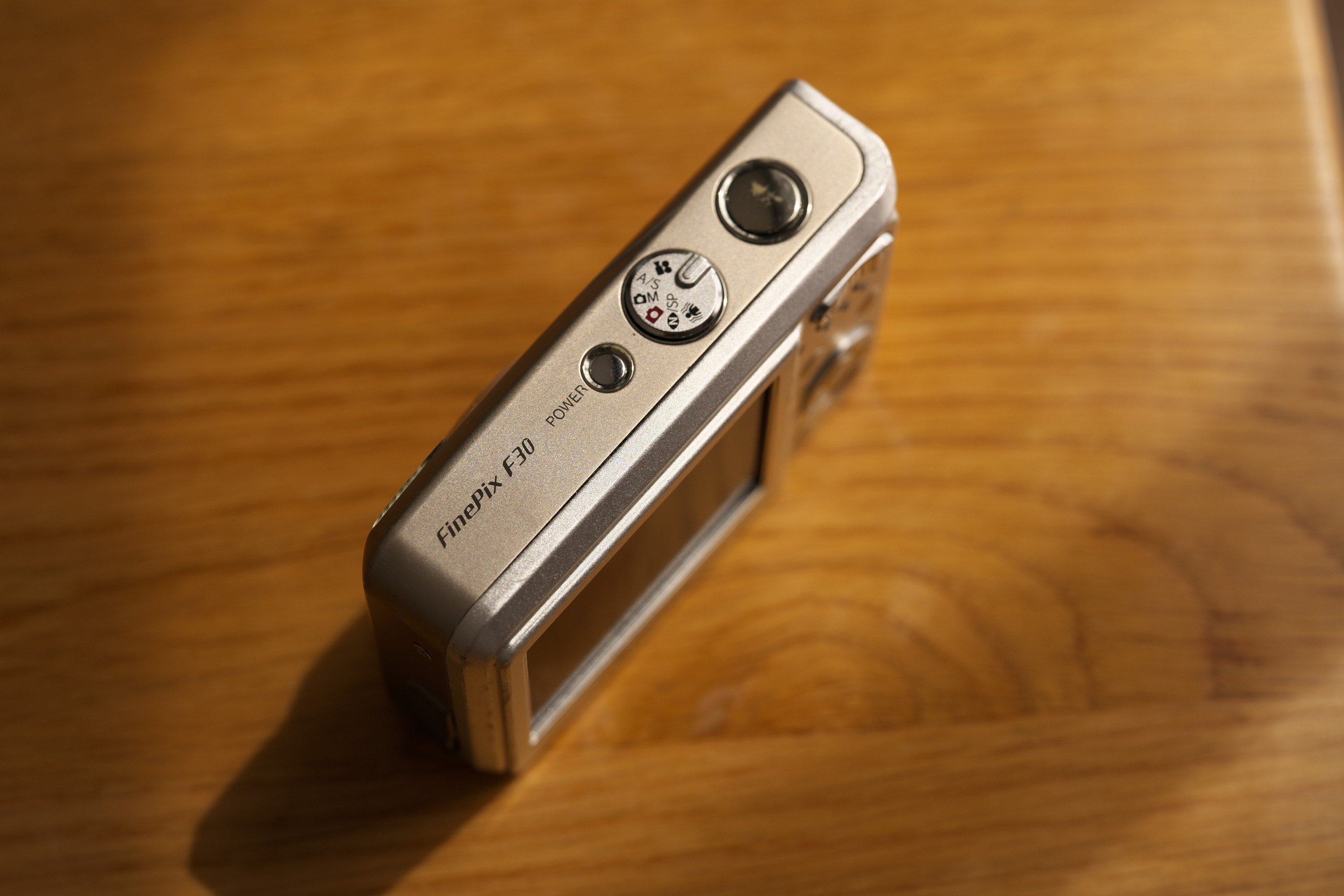 オールドデジカメ思い出話 その4 Fujifilm Finepix F30｜ちいさな島