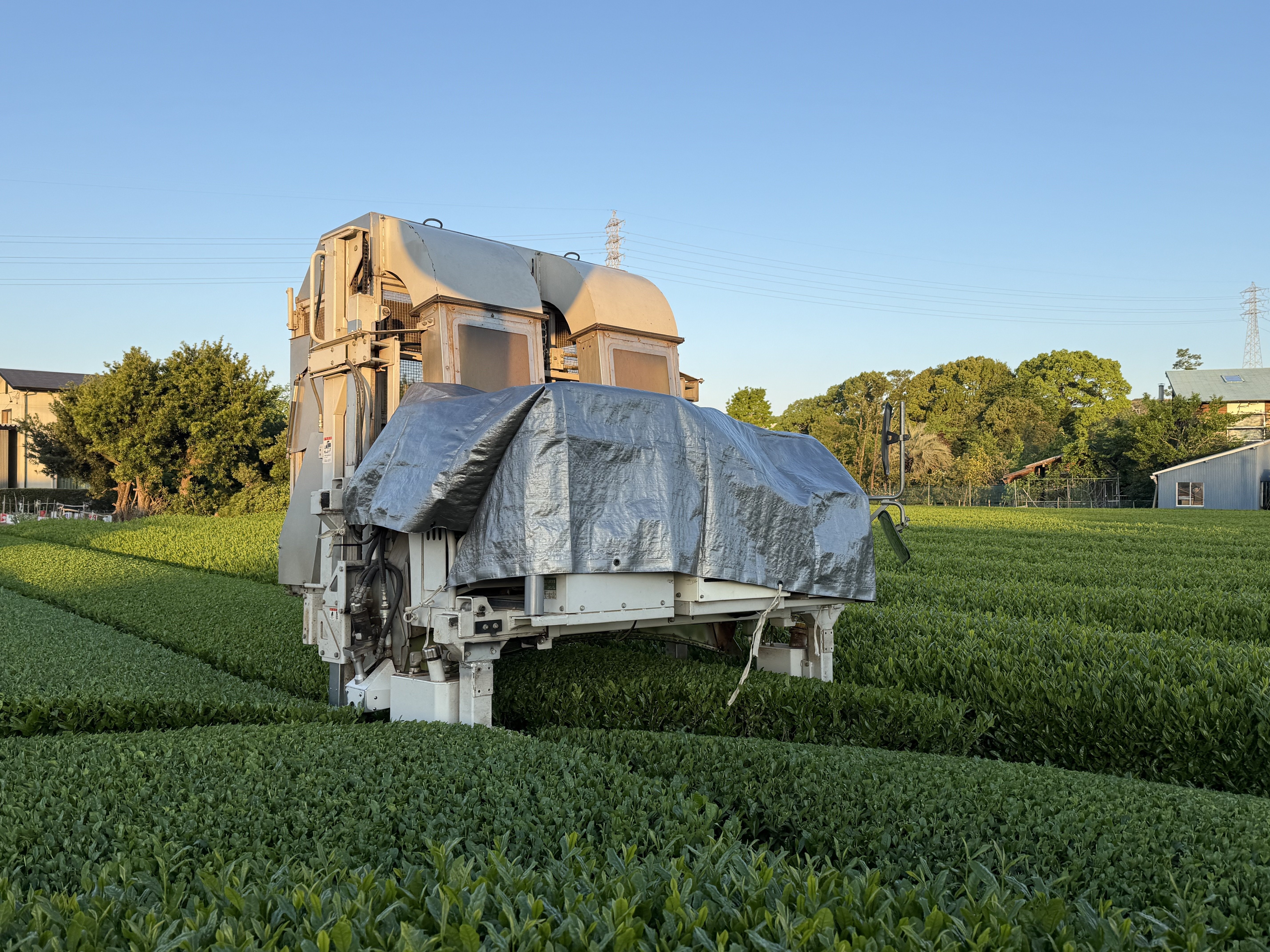 スターウォーズとかに出てきそうなお茶刈機?｜NicePapa 平野 尚志