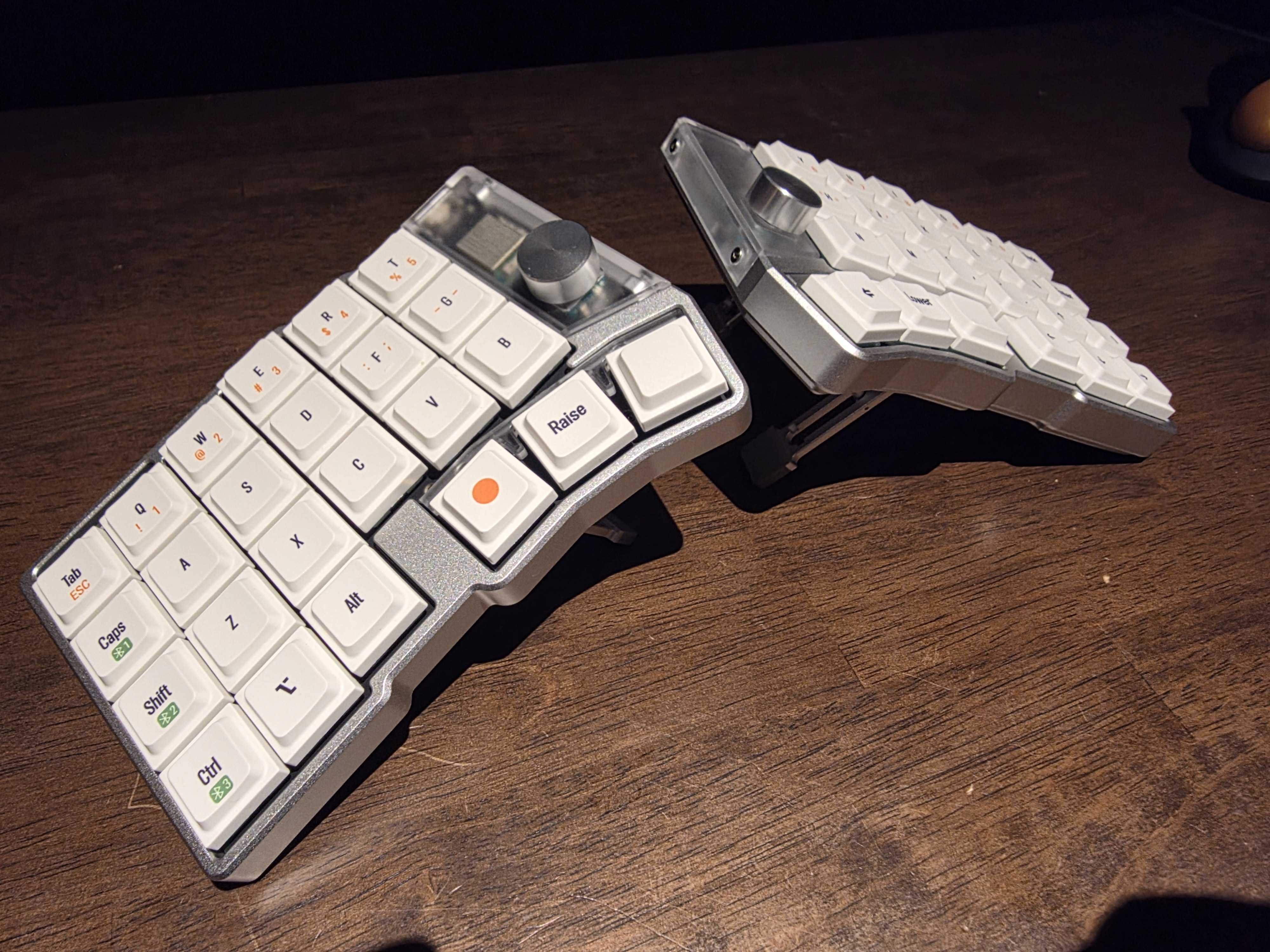 分割キーボード「Cornix」レビュー、すべてにおいて文句なし｜けんすう