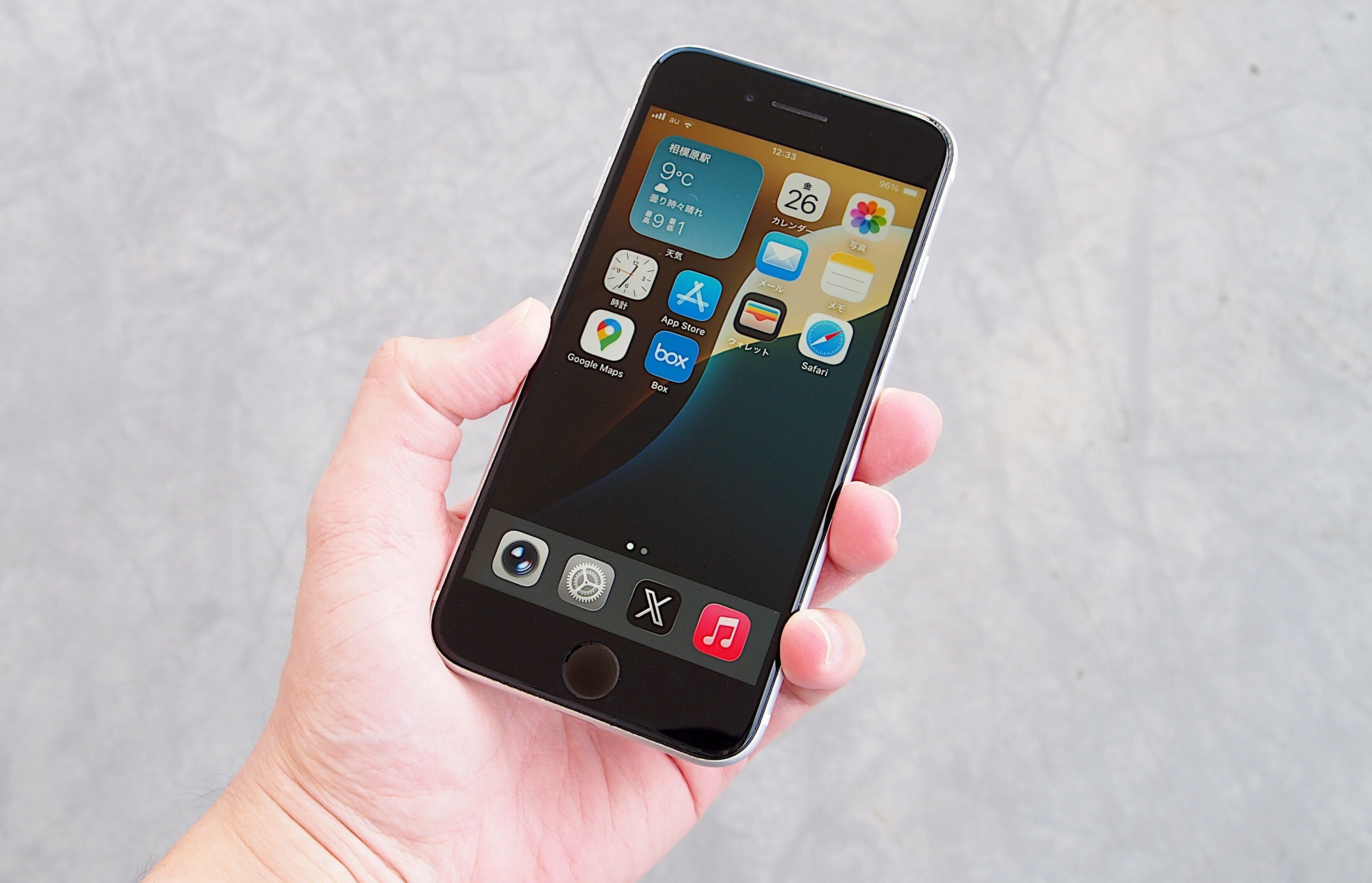 iPhone SE(第2世代)を2026年にレビューする。ホームボタン付きで