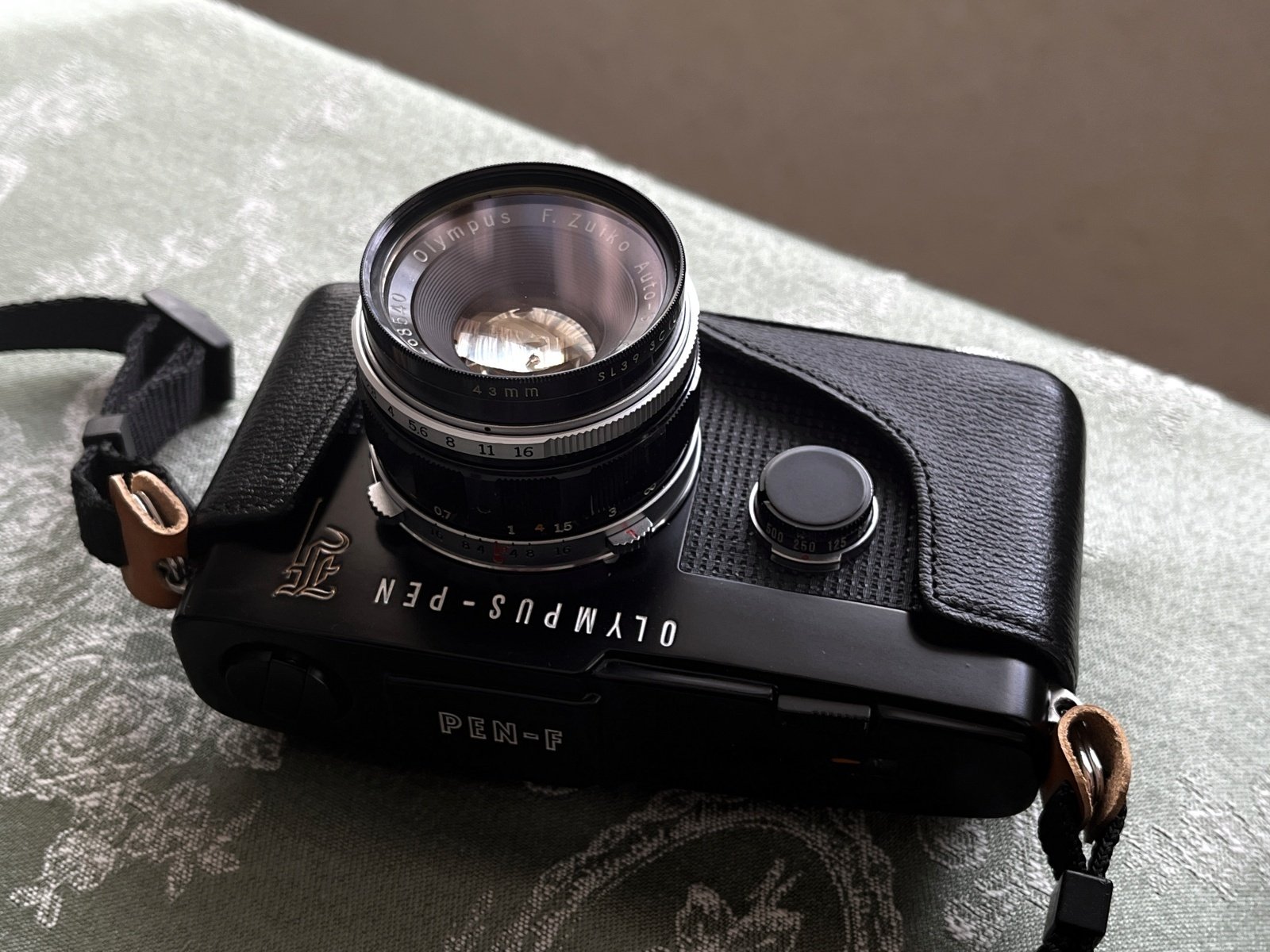 53．先にも後にもない一眼レフハーフカメラ OLYMPUS PEN F＜カメラ＞｜神成