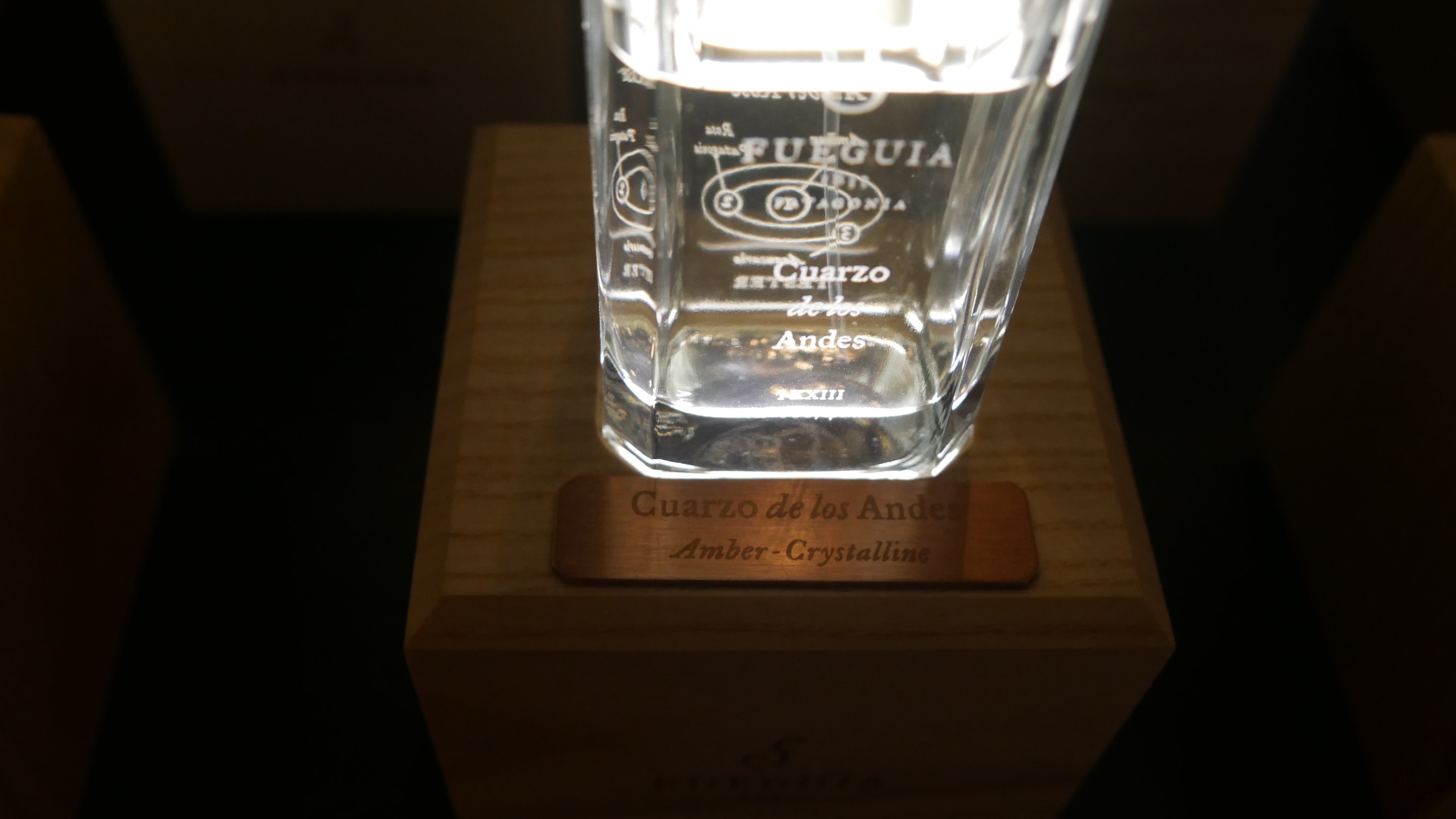 クジラがくれた水晶の香り / FUEGUIA 1833 