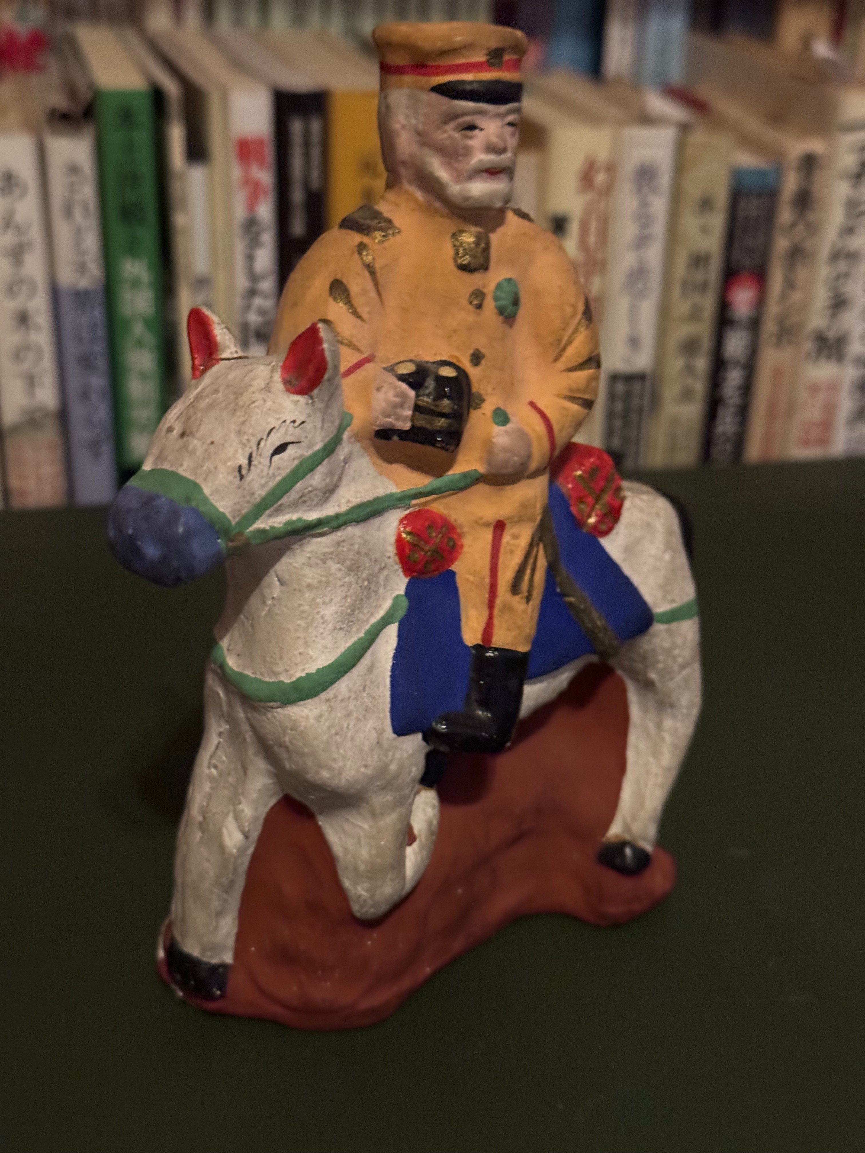 江戸時代から明治時代にかけて盛んに作られた土人形には、軍人の姿も