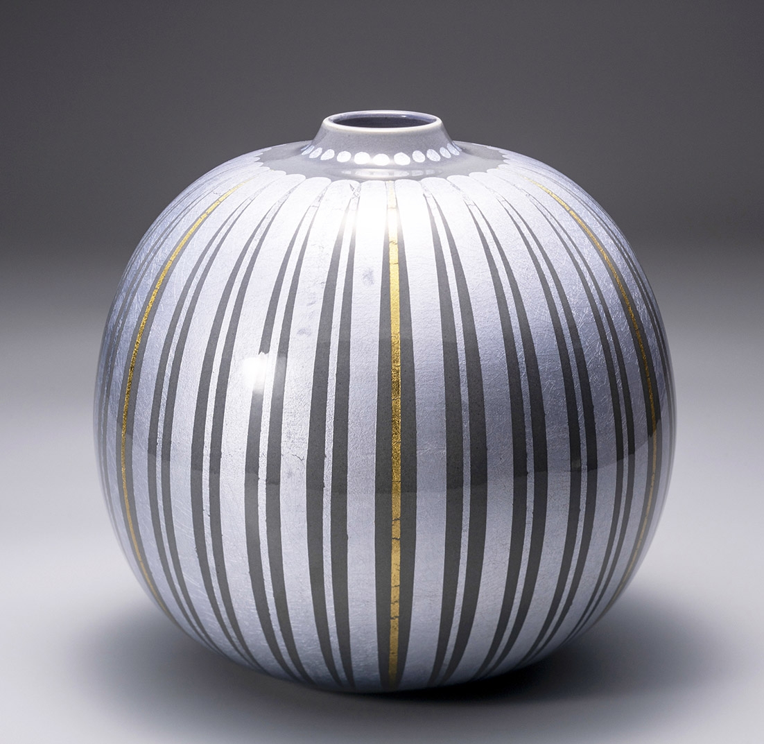 中田一於『 墨地紫苑釉裏金銀彩線文 壷』 | 陶芸作品 | 日経アート