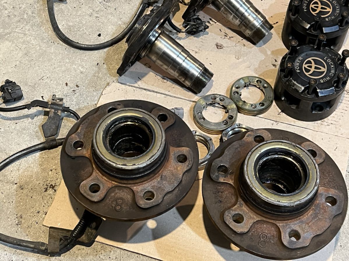 中古品】ランドクルーザー70 パワーロッキングハブ用のハブ パワー