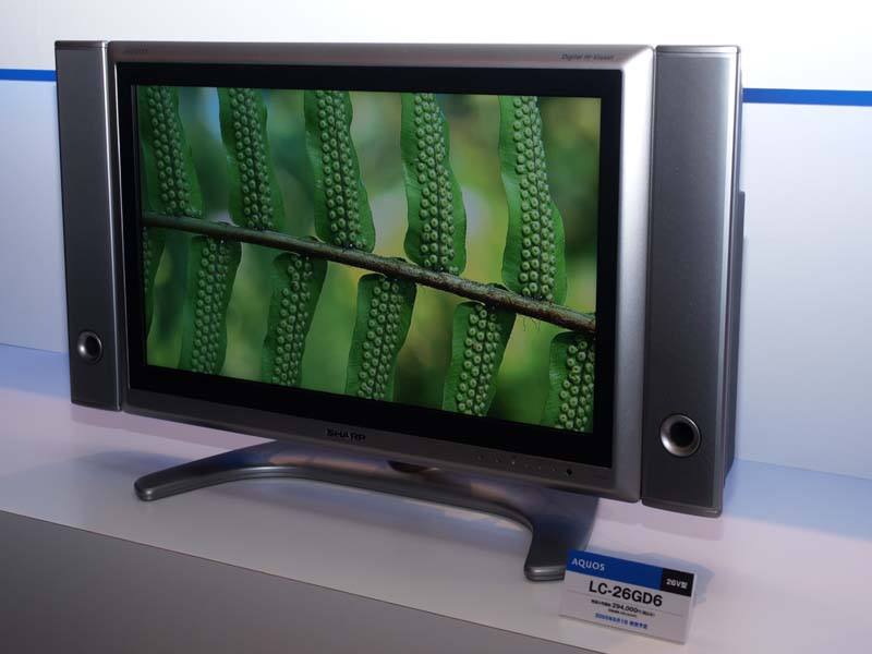 シャープ、4波長バックライト搭載の45/37/32V型「AQUOS」