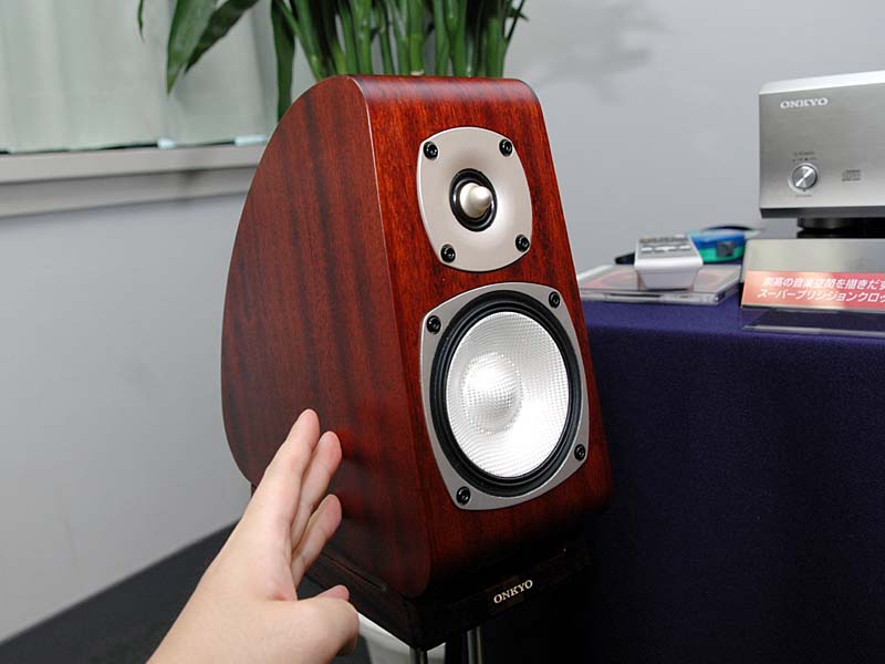 オンキヨー、ギターアコースティックスピーカーの発売日を決定