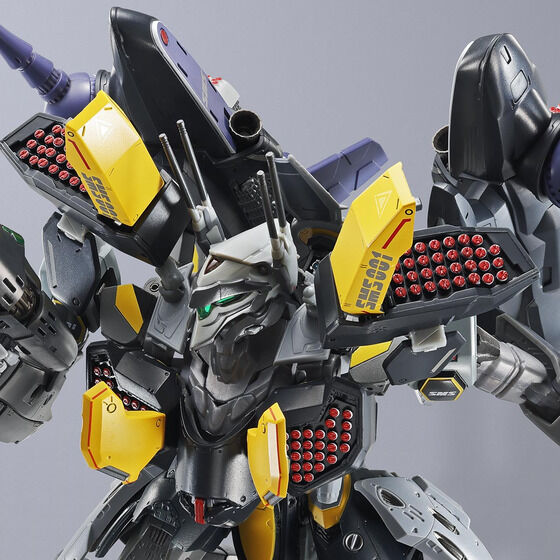 マクロスF」より「DX超合金 アーマードメサイアバルキリー （オズマ