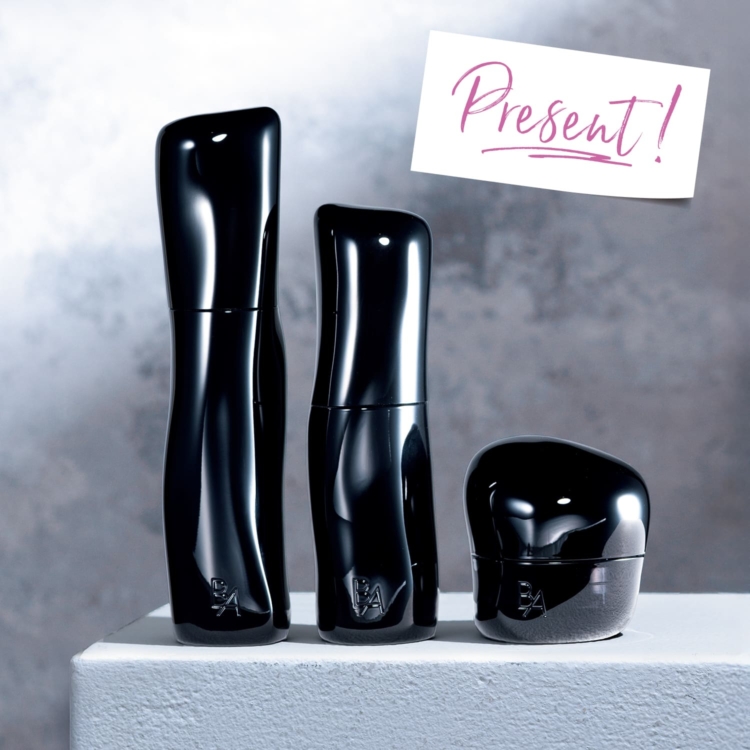 日本国内50セット限定蜷川実花さんがディレクションを手掛けるM / mika