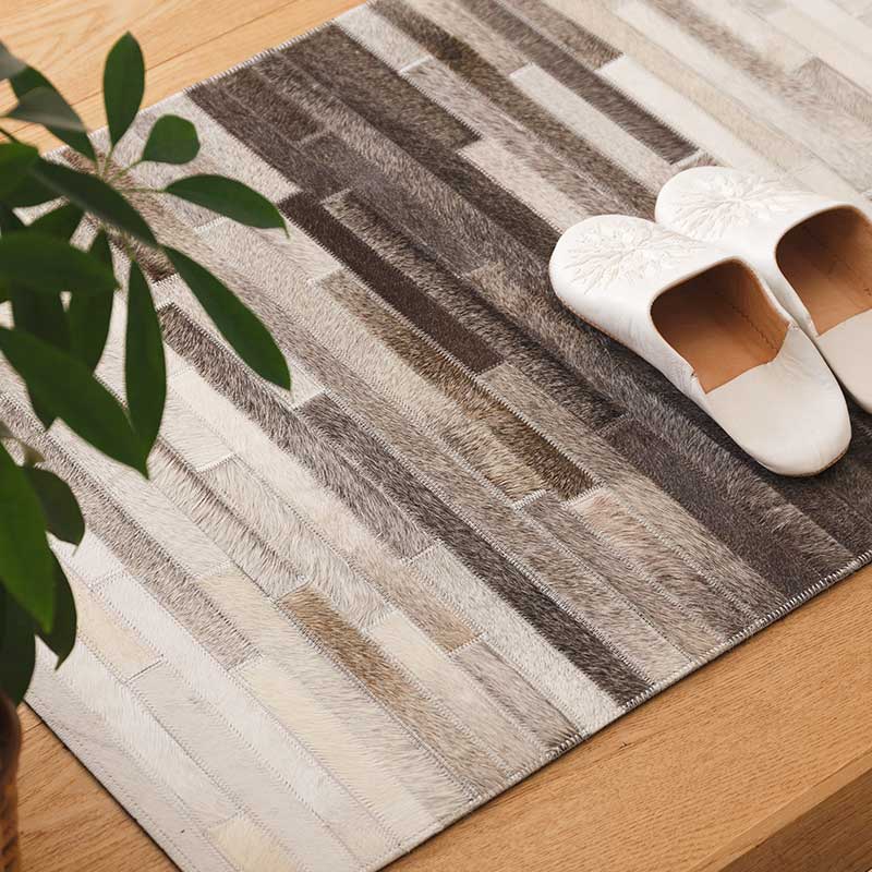 上質カウレザー] グラデーションのカウハイドラグ チャコールグレー