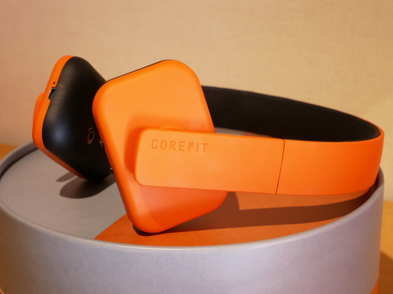 まるでヘッドフォン！コアフィットからEMS美顔器「フェイスプレイヤー