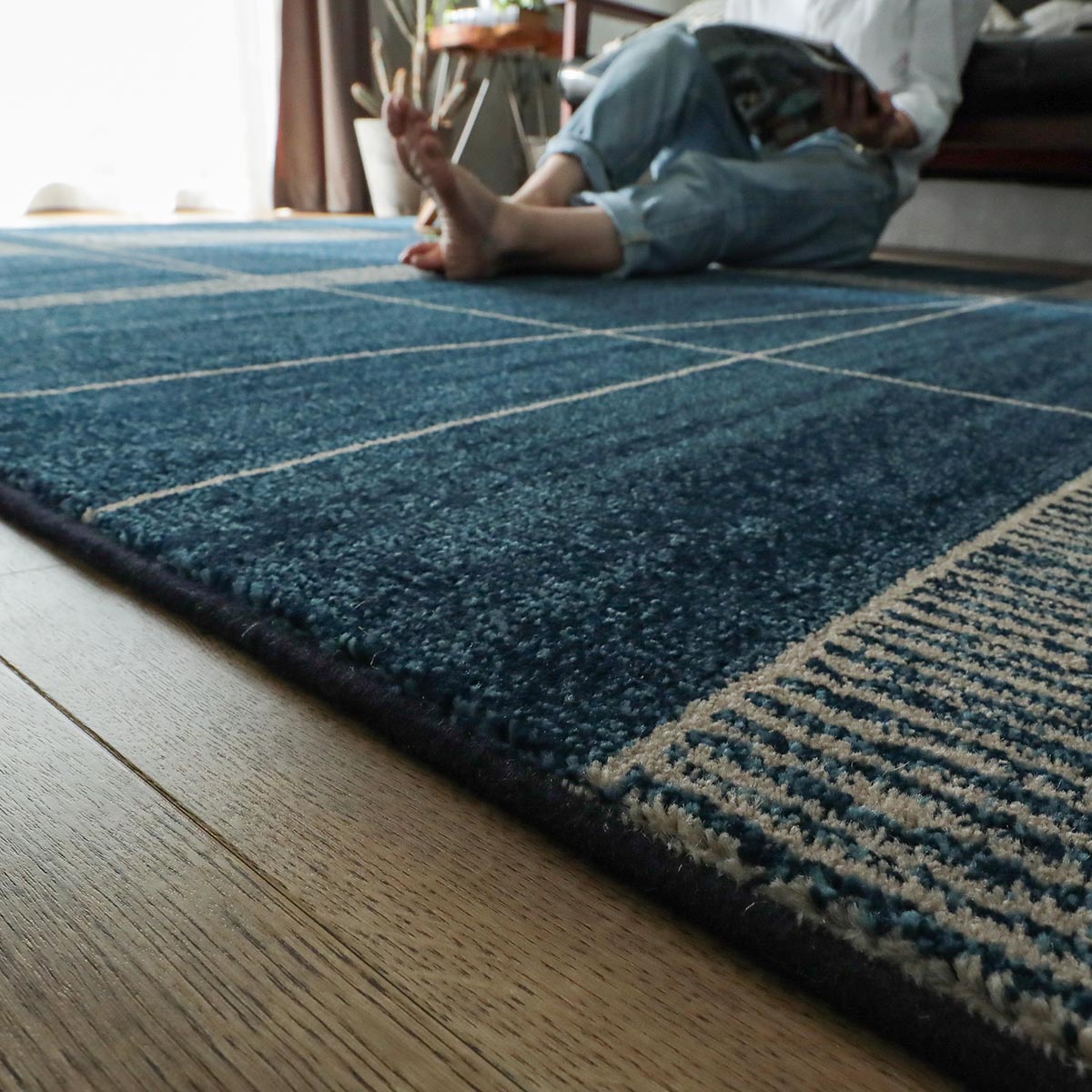 高密度のウィルトン織！お部屋が華やぐベルギー製ラグ 『ベイリー