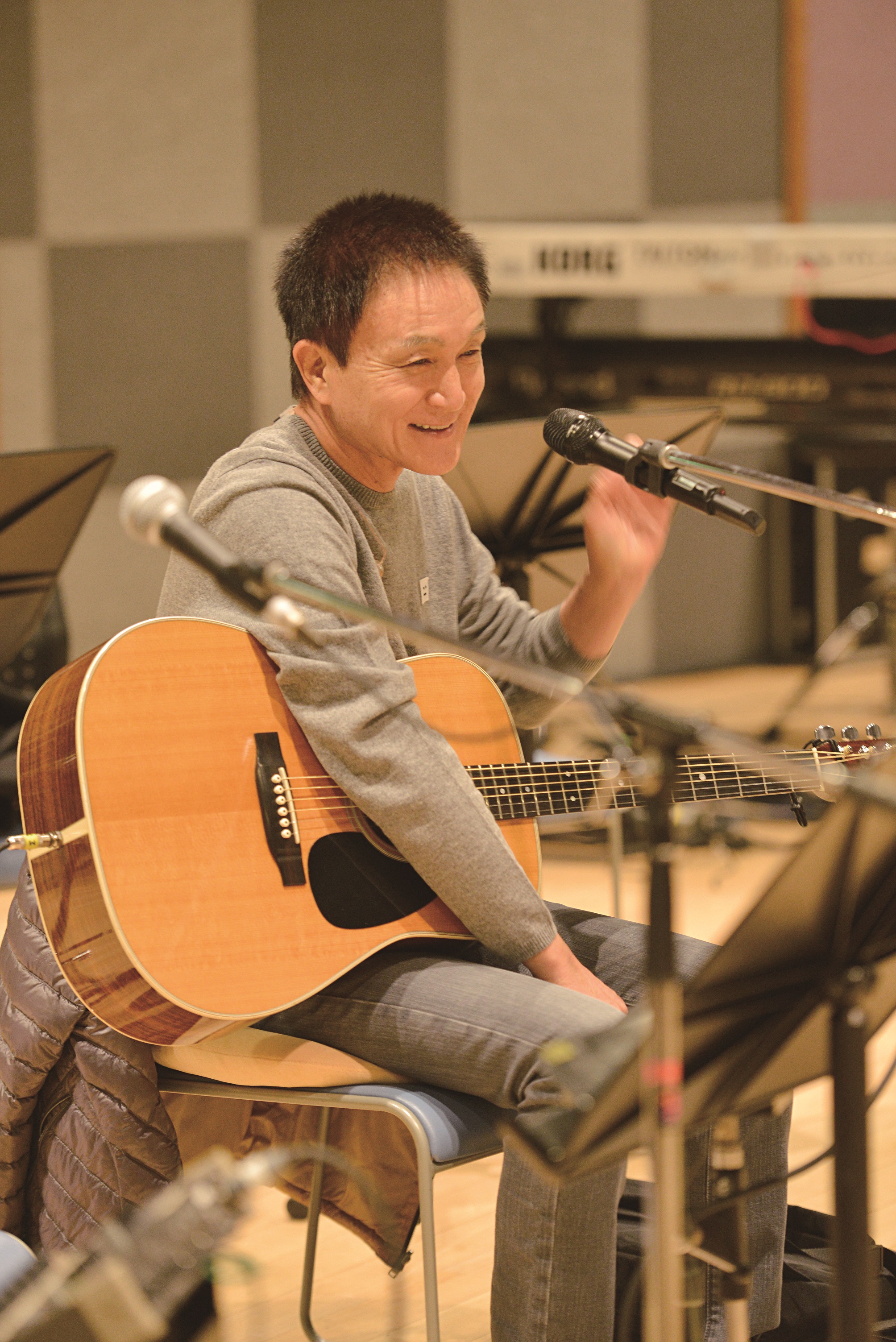 オフコース解散の舞台裏を元メンバーが語る。小田和正76年史が一冊に