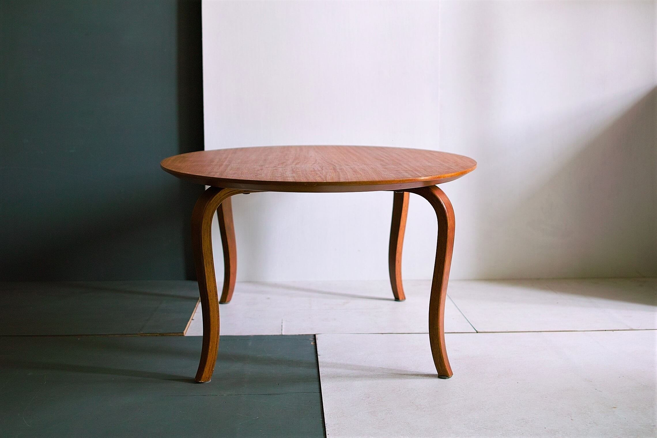 No.8581「modulus 〈TAU LOW OVAL〉コーヒーテーブル：Thomas Stender