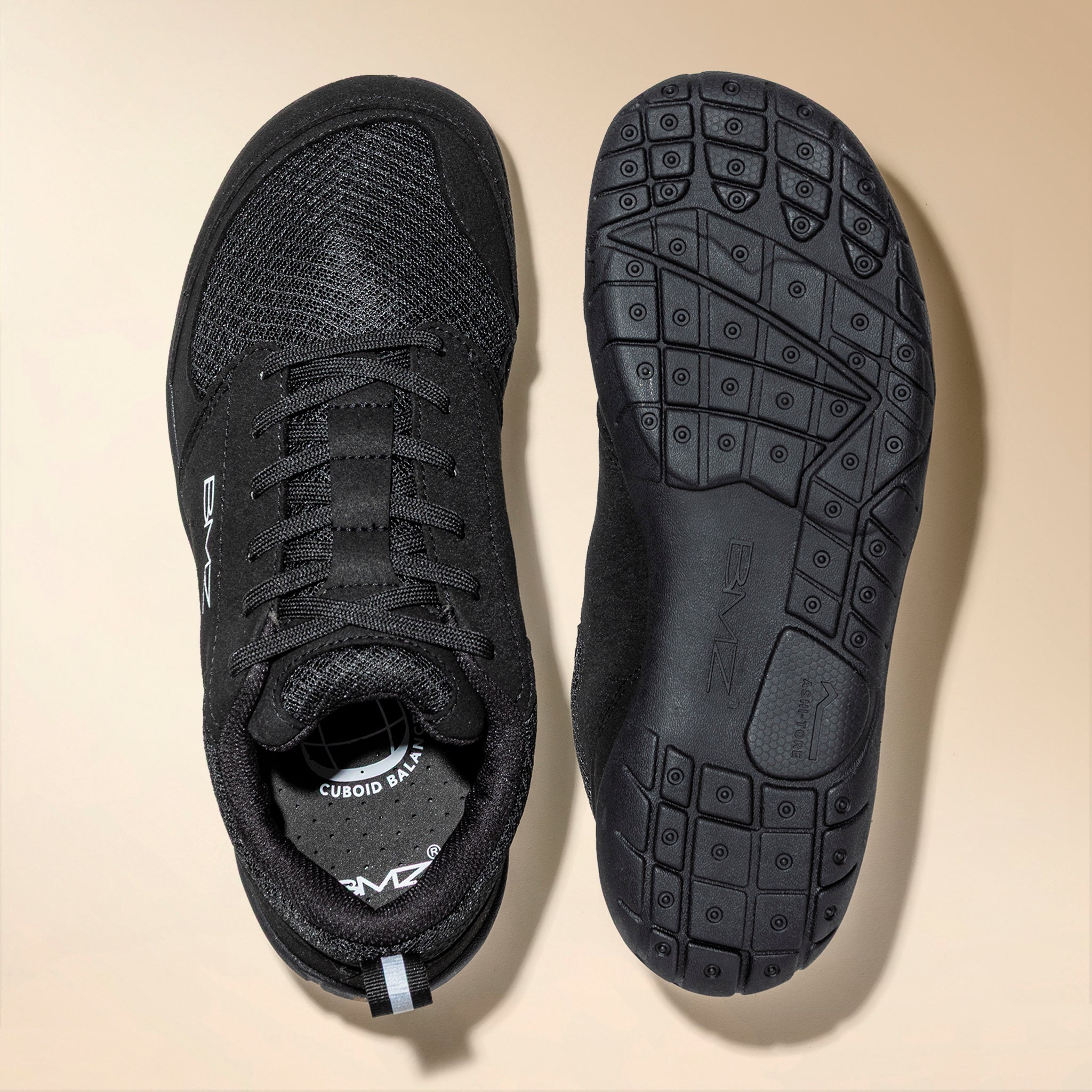 アシトレスニーカー