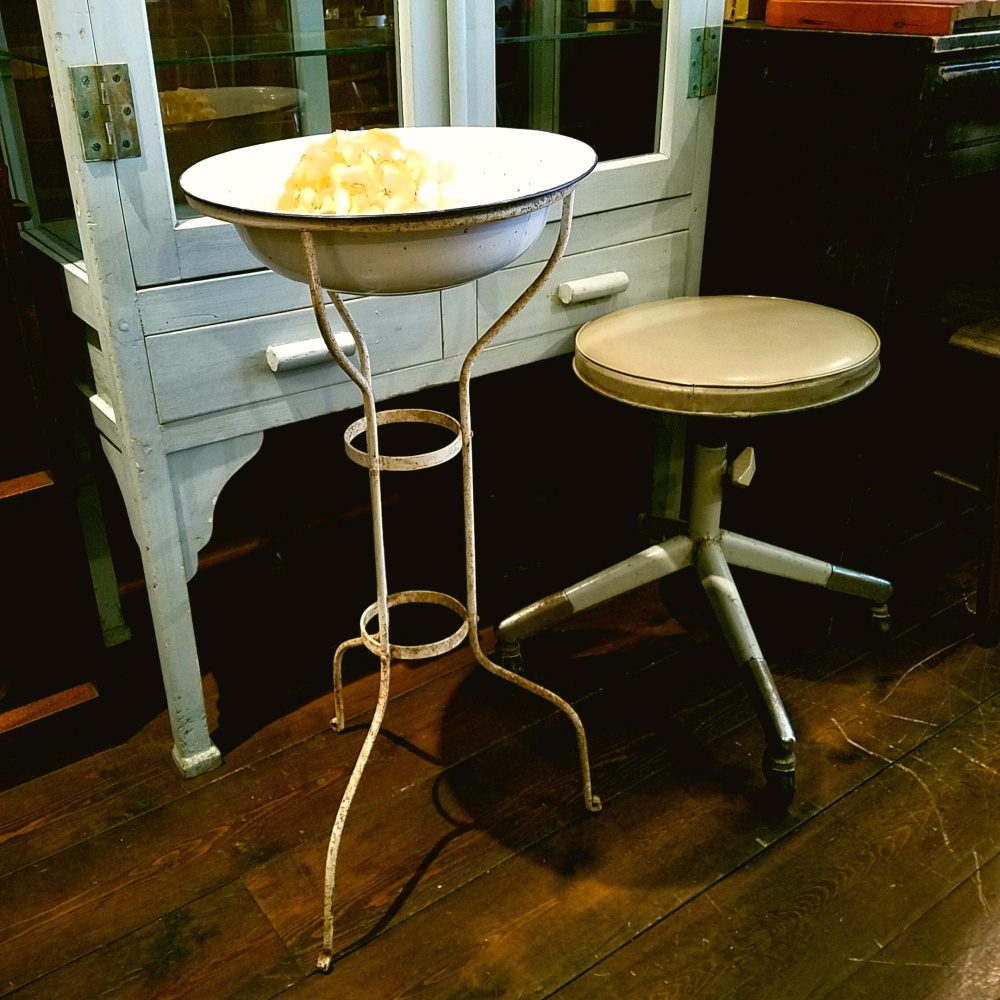 レトロなホーロー手洗い器(洗面器）スタンド - [Sold Out]過去の販売商品