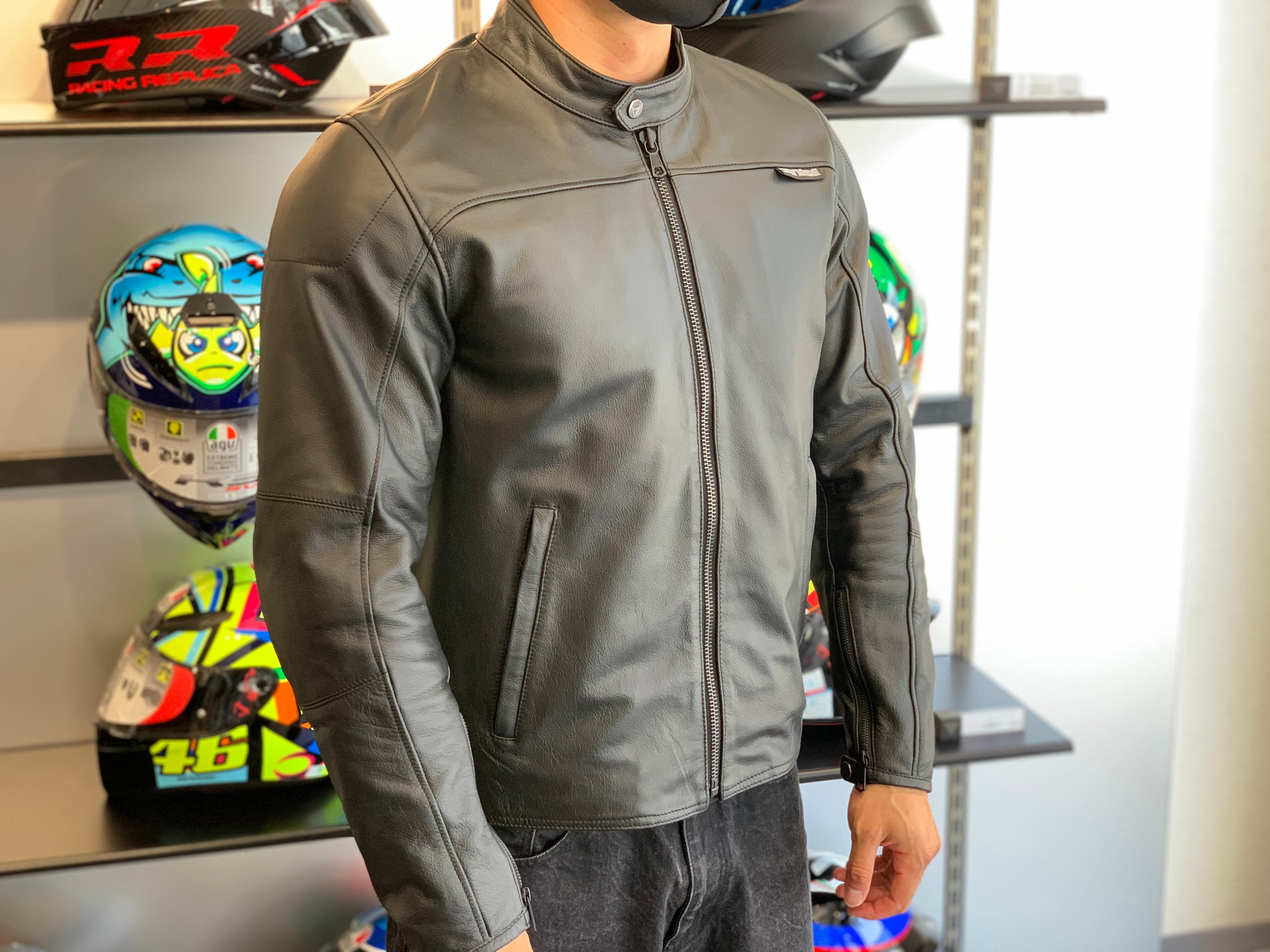 カジュアルデザインが魅力的な新作レザージャケットのご紹介