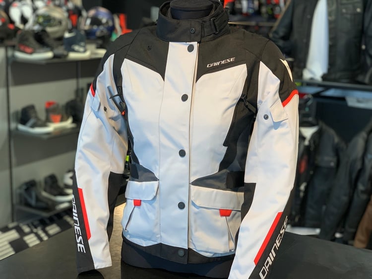 女性ライダーにおすすめの秋冬ジャケットのご紹介