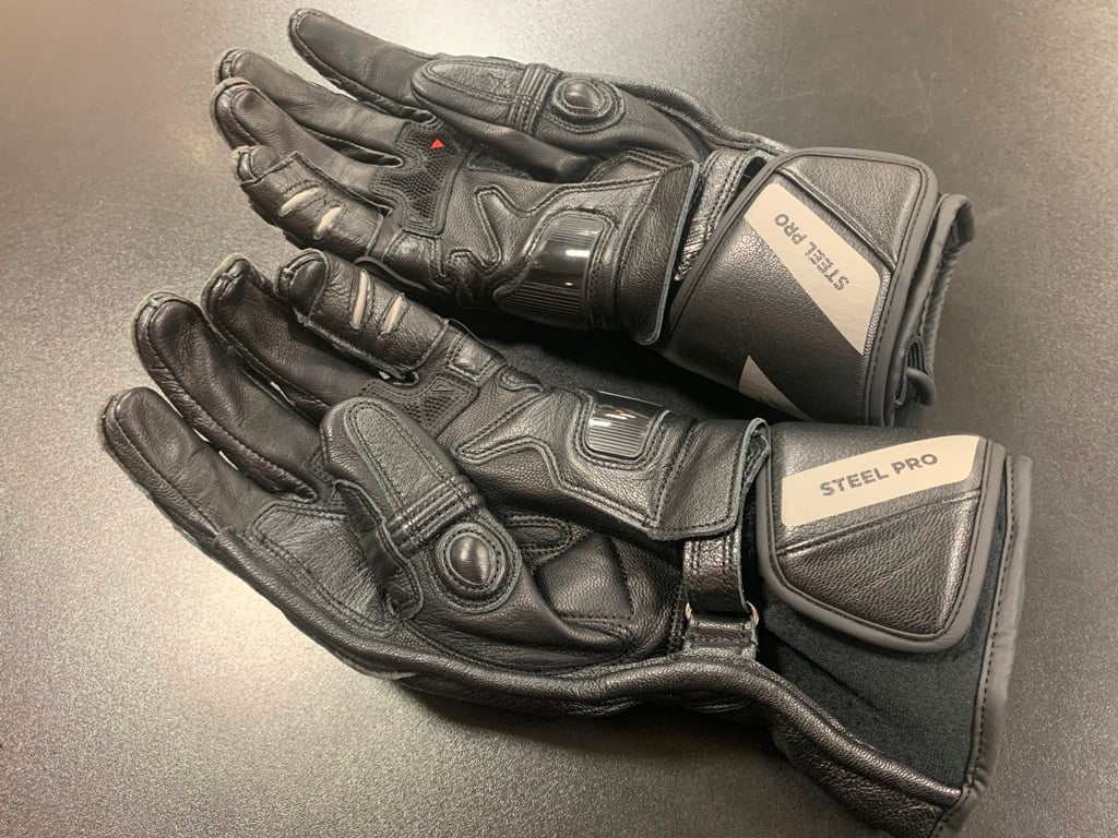 秋だからこそ、レーシンググローブを！