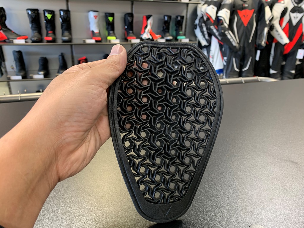 日本限定ストレートタイプのレザーパンツが復活 【TROPHY LTD LEATHER