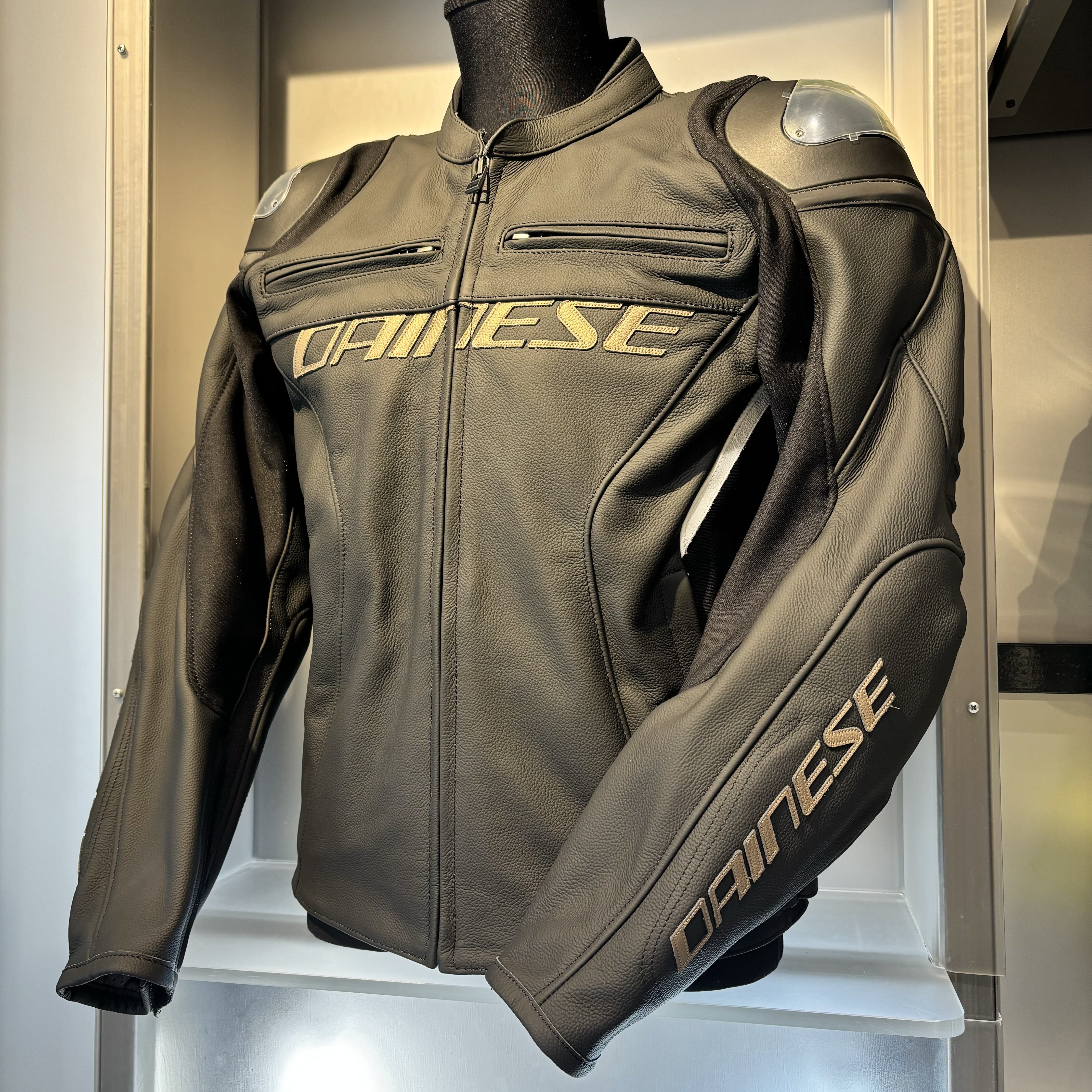 定番レザージャケット『RACING 4 LEATHER JACKET』に限定カラー登場