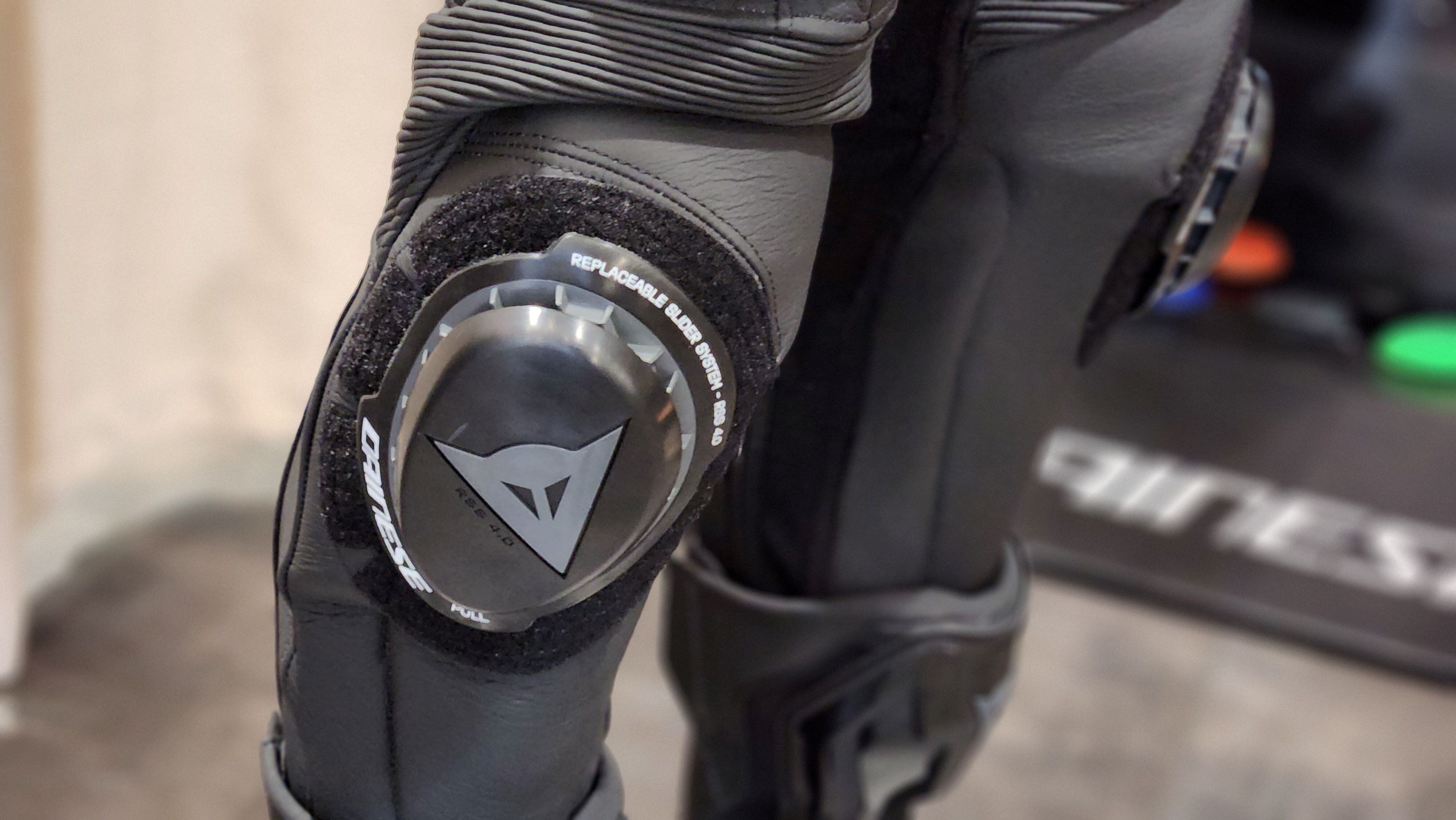 快適性と安全性を兼ね備えたスポーツライディングレザーパンツ【DELTA 4】