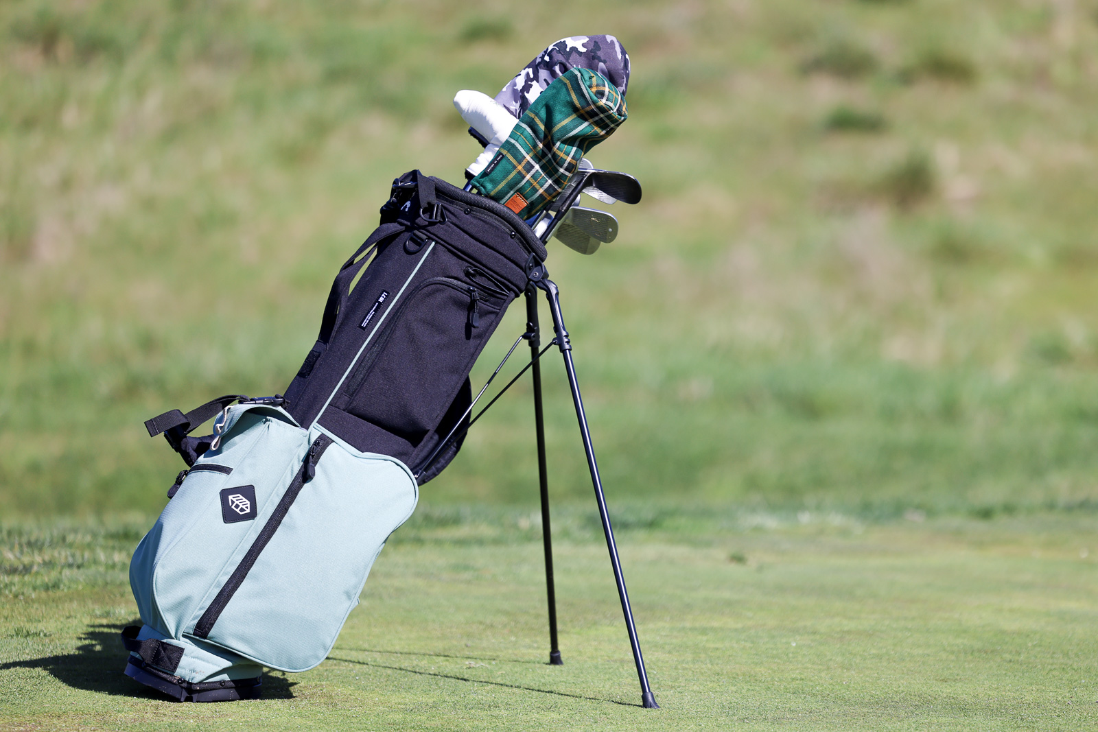 The Jones Rover Stand Bag is the Best Minimalist Golf Bag