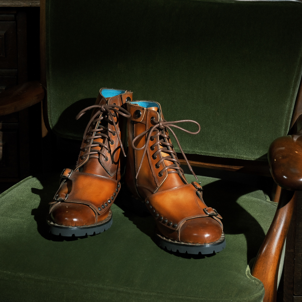 ITEM】CAGIANA AKATSUKI《暁》爽快で柔らかい履き心地のブーツ 神戸市