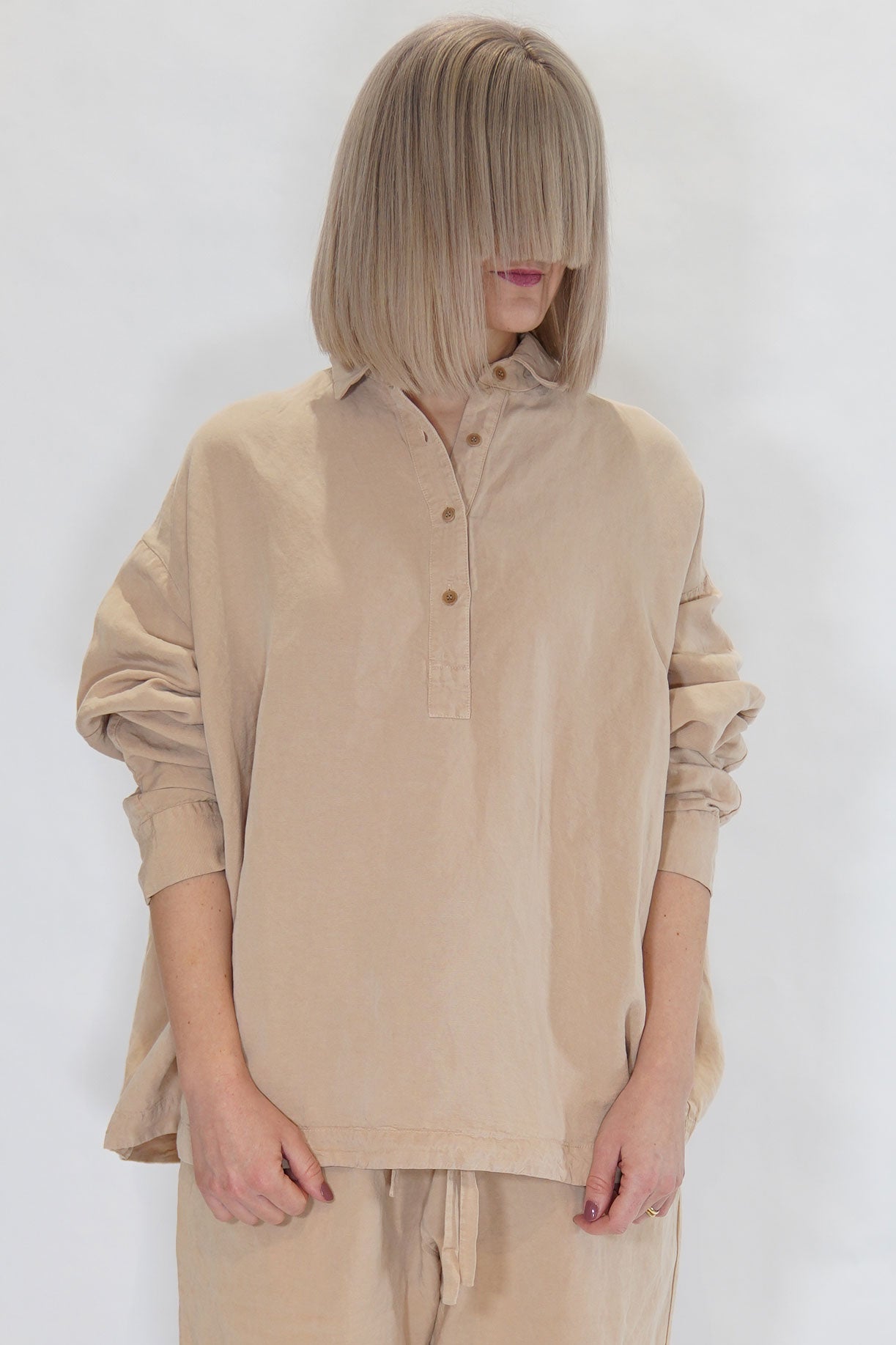 casey casey straight tippy shirt latte 24FC379 | carrousel the store