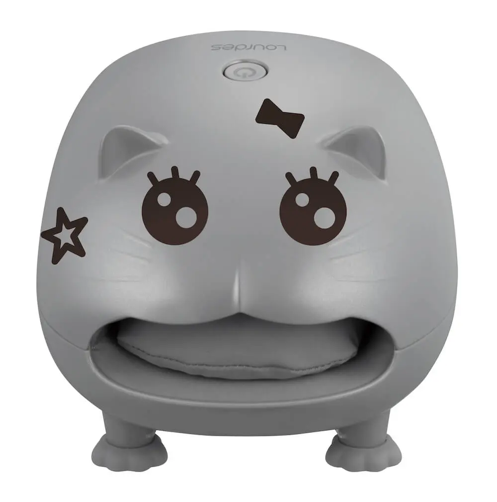 足を入れるとむぎゅーっと包み込む♪ ルルドのフットケア機器からネコ