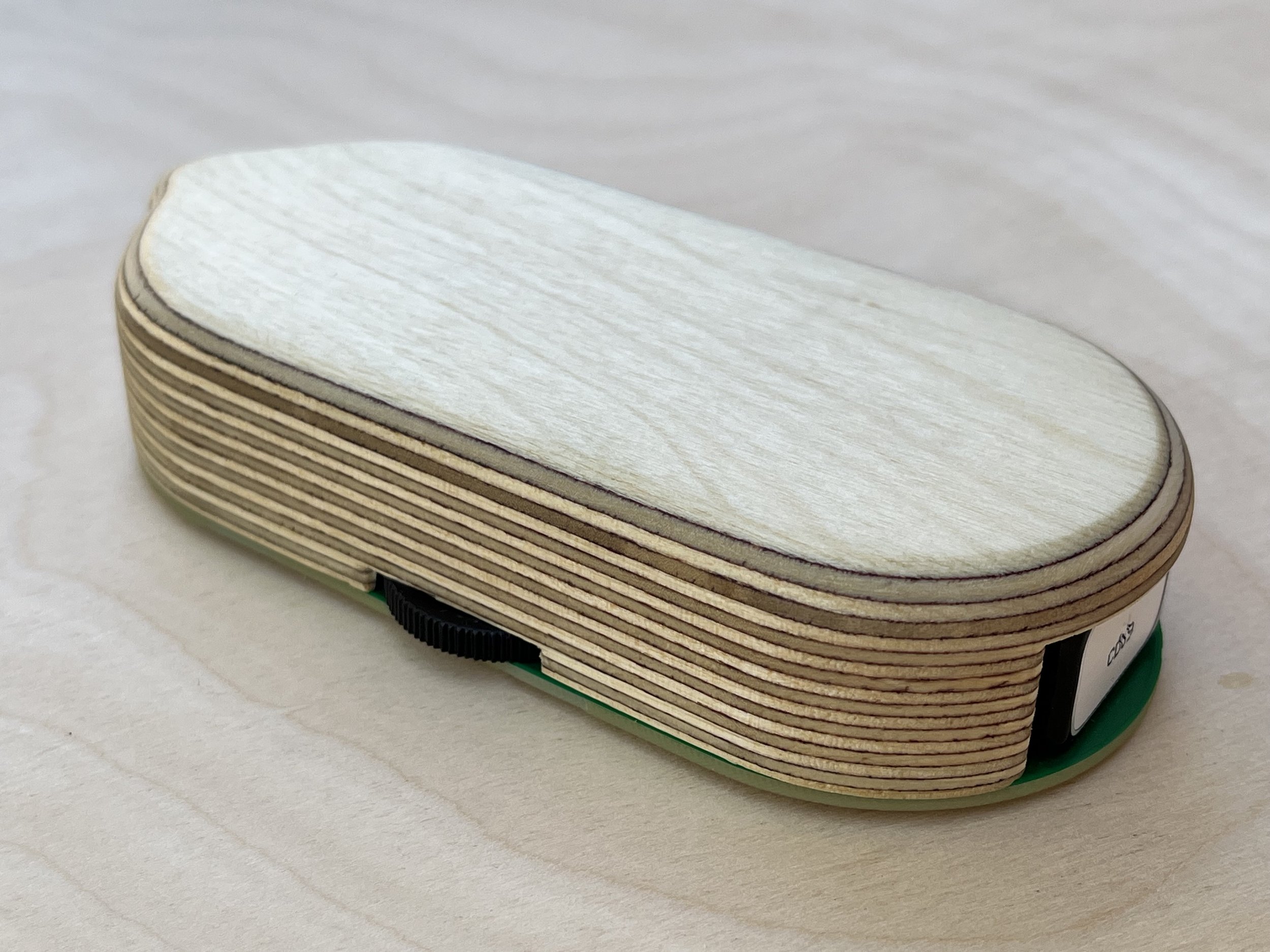 Landscape's Ferrous, an electro-mechanical resonator for strings