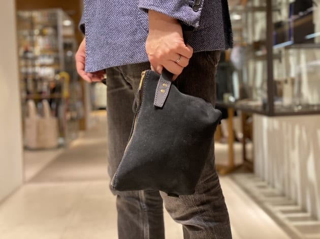 一つでもバックの中にでも＜JOHN CHAPMAN（ジョン チャップマン