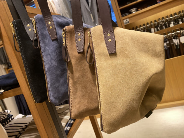 一つでもバックの中にでも＜JOHN CHAPMAN（ジョン チャップマン