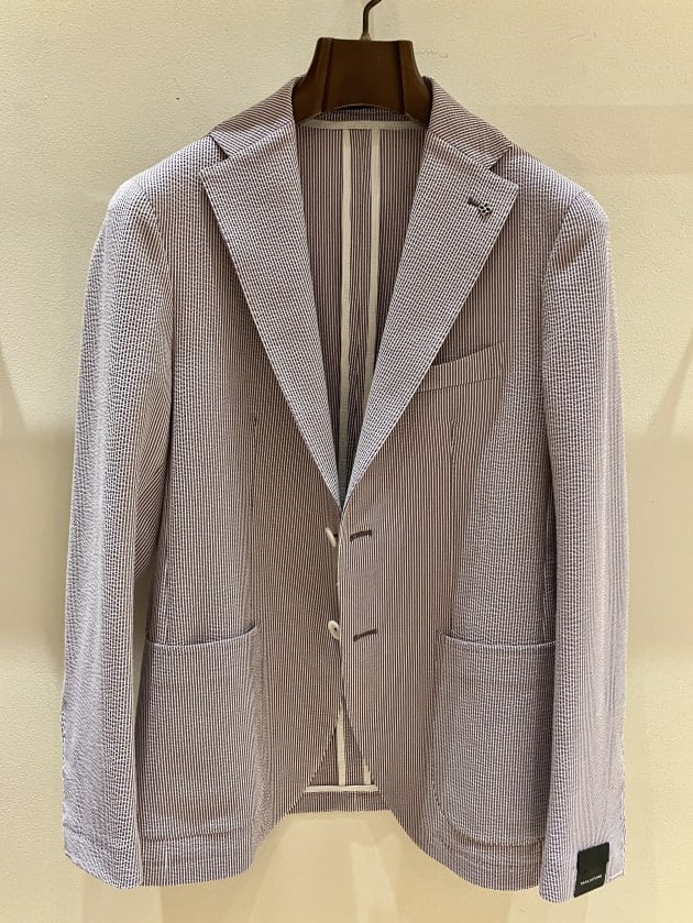 TAGLIATORE〉今シーズンのシアサッカージャケットはパープルを