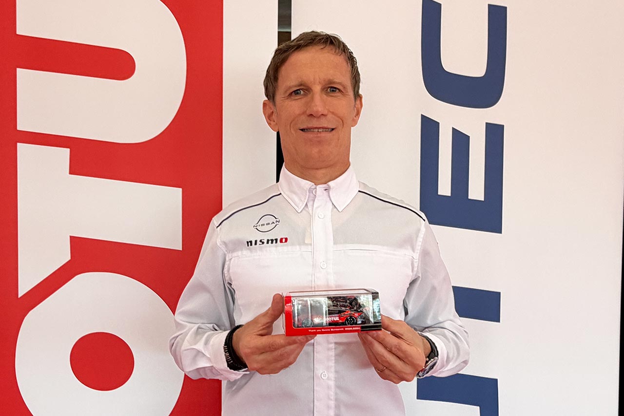 ロニー・クインタレッリのスーパーGTラストレースのMOTUL AUTECH Zを