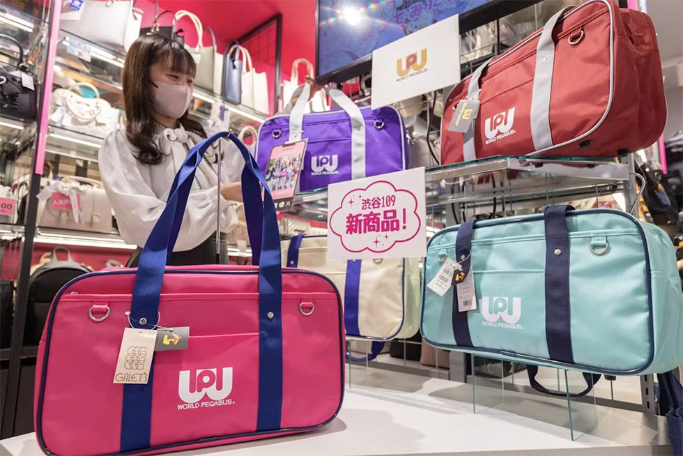 八王子発の学校バッグ｢ワッペ｣争奪戦 平成感のある派手さが今どき