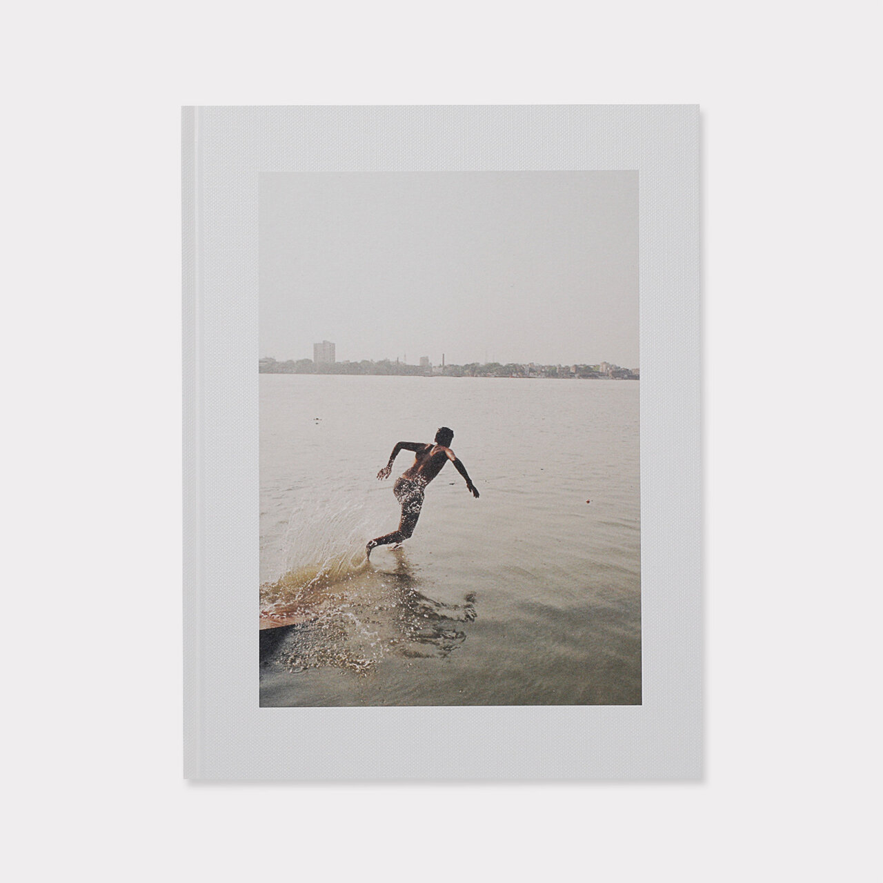 石橋純 写真展「41247」がBOOK AND SONSで開催。数カ国を旅し