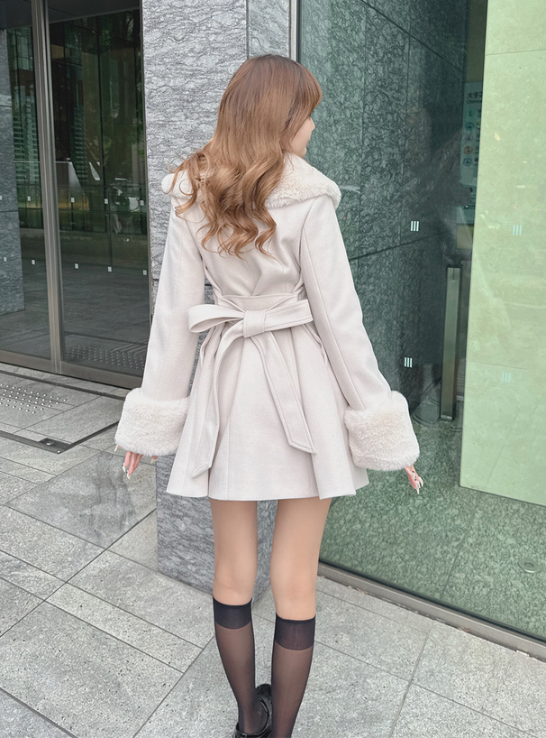 ファーティペット・リボンベルト付きビジューボタンコート[kz697