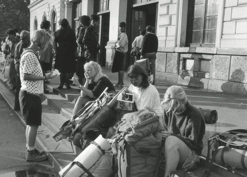 日本人バックパッカーは不滅？ 「90年代の記憶本」誕生のワケ | 毎日新聞