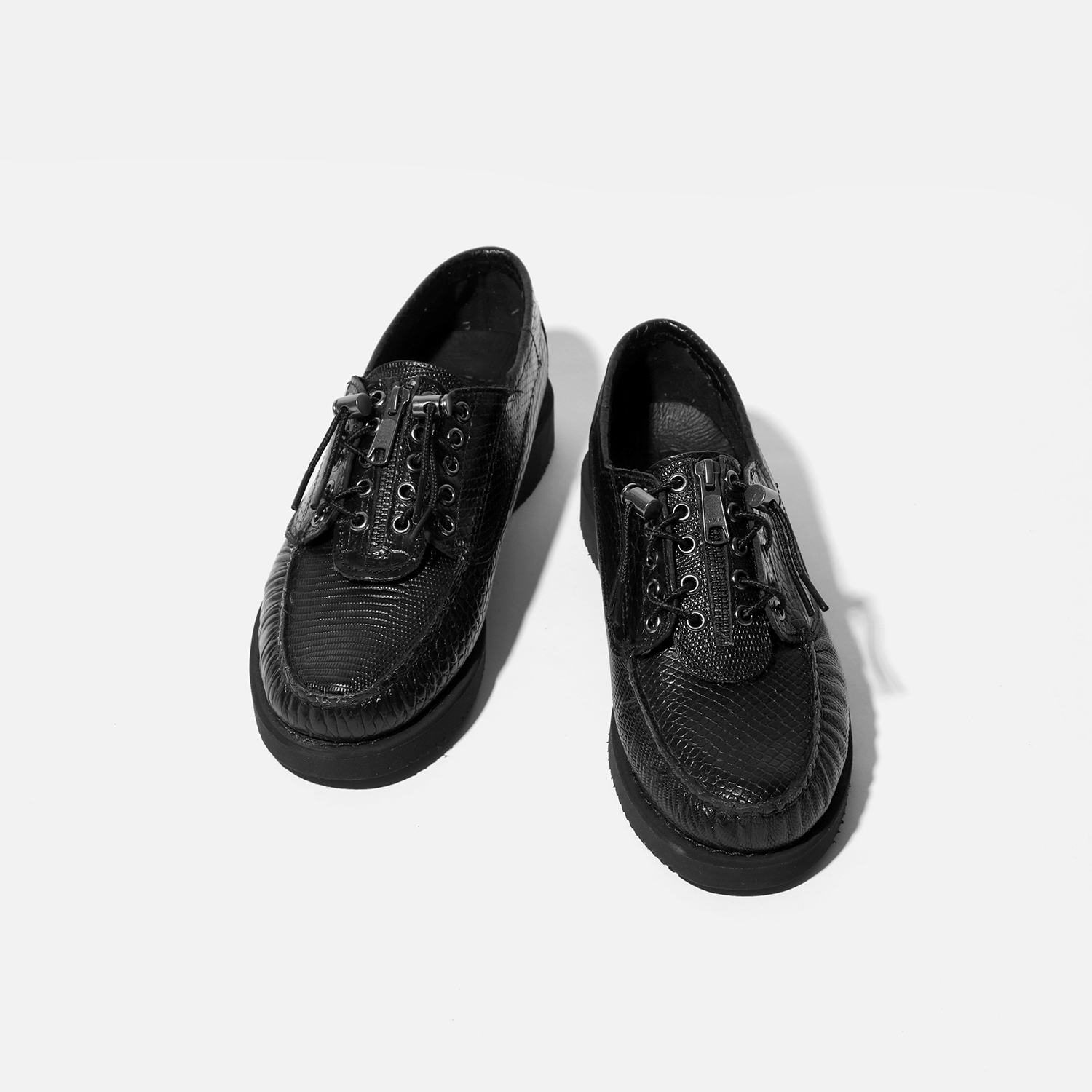 ENGINEERED GARMENTSとSEBAGOによる初のコラボレーションシューズ