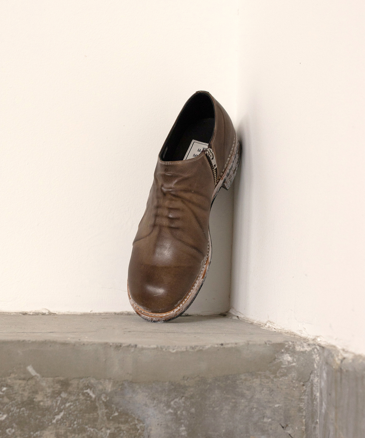 Atelier MIHARA YASUHIROから”炙り出し”革靴の新作がリリース