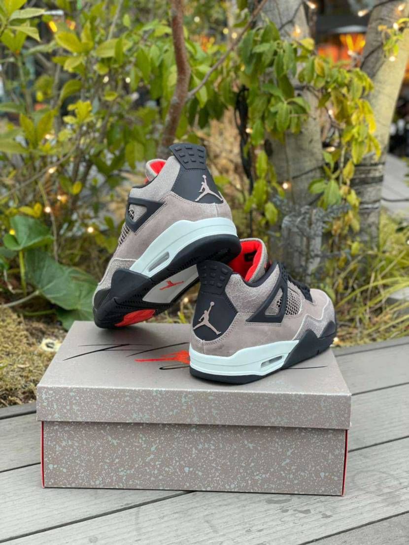 ナイキ エアジョーダン4 