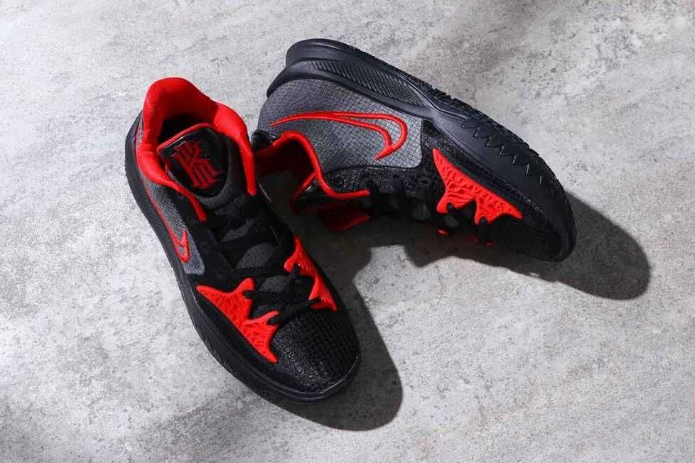 スニダンで購入可】 NIKE KYRIE 7 