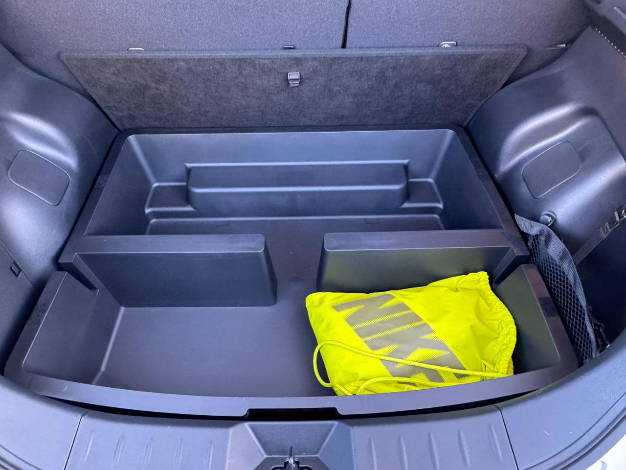 日産リーフ ZE1 リヤアンダーボックス カーペット 日産リーフ ZE1 リヤ