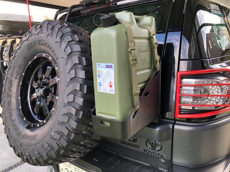 不明 ジェリ缶ホルダー のパーツレビュー | FJクルーザー(極上アル中