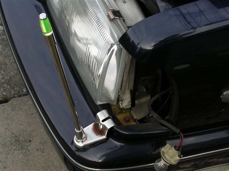 フラッグポールの取り付け（日産 セドリックセダン・Y31）by 藤蔵交通