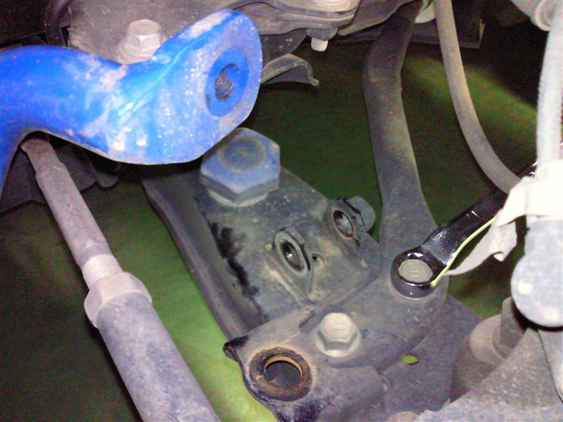 フロントロワードブロック取り付け（トヨタ ハイエースバン・H200系