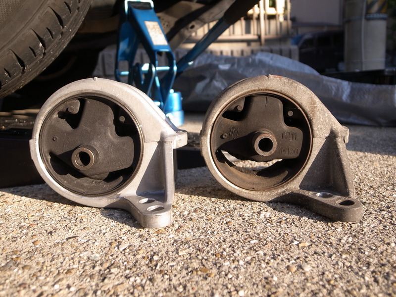 エンジンマウント 11210-1M900 交換 （日産 ラシーン・NB14）by 白い変